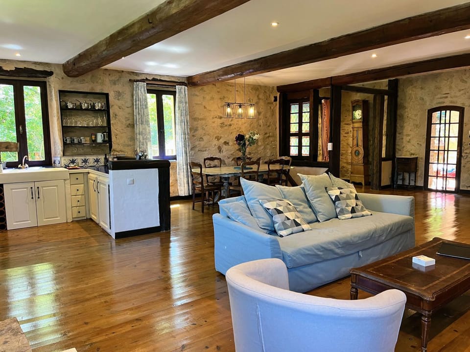 Living room, Seating area