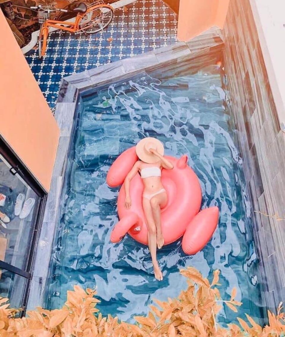 People, Swimming pool