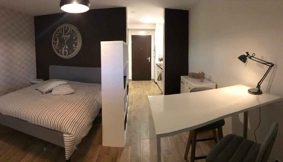 Restaurant/places to eat, Bedroom