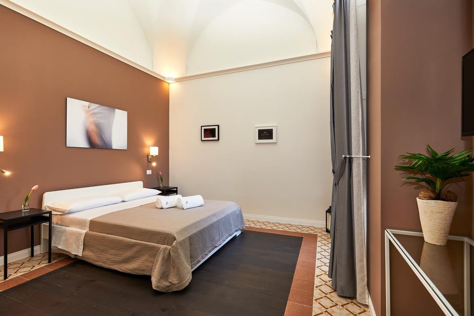 Bed, Photo of the whole room, Bedroom, towels, air conditioner