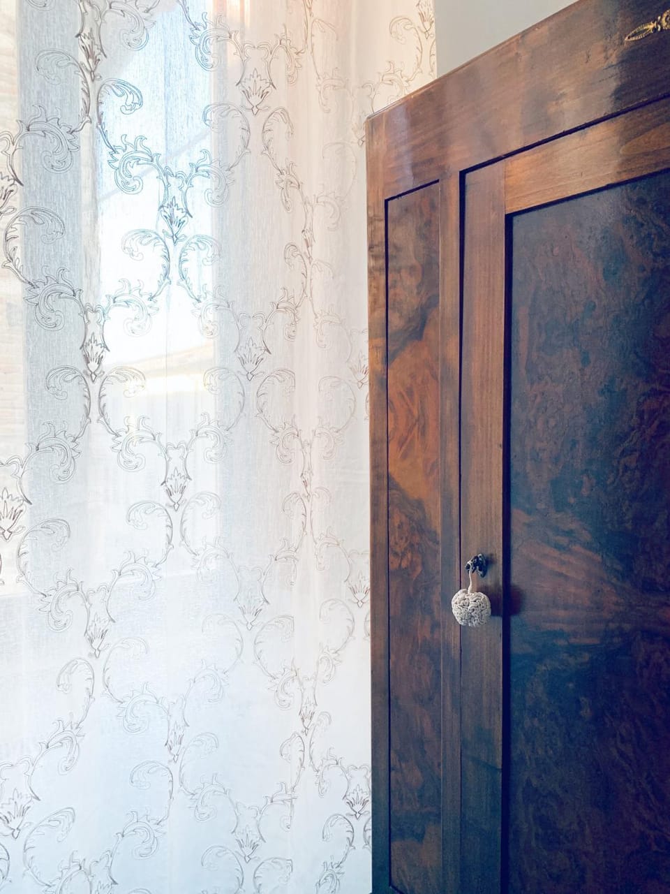 Decorative detail, Bedroom, City view