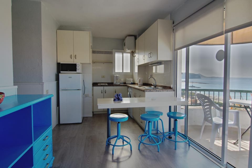 Kitchen or kitchenette, Sea view