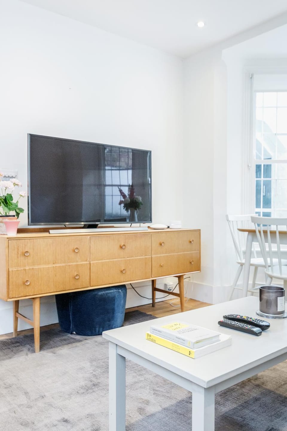Bonnington Gardens - 1 bed open plan basement flat Apartment in City of Westminster