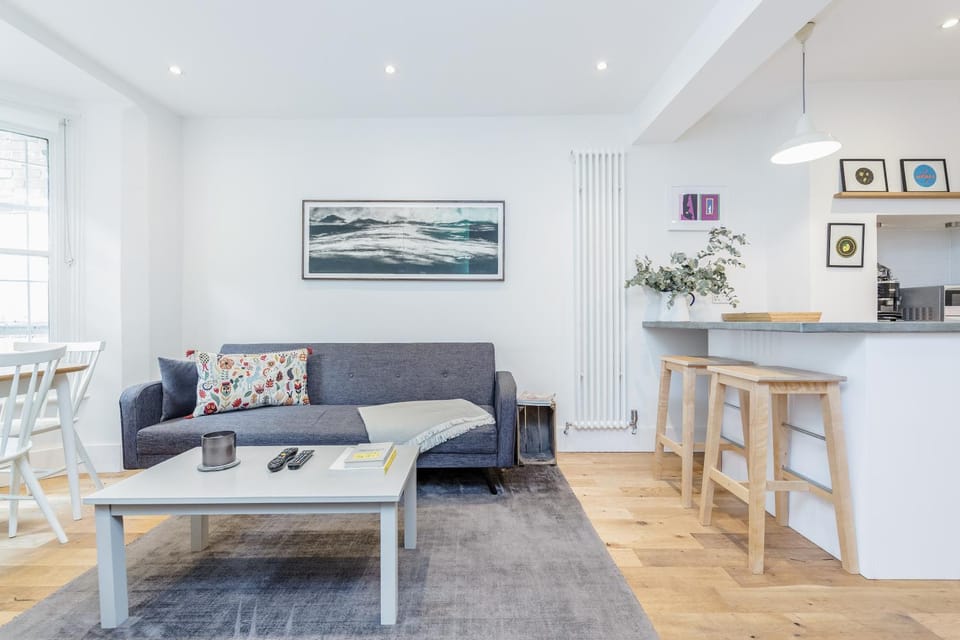 Bonnington Gardens - 1 bed open plan basement flat Apartment in City of Westminster