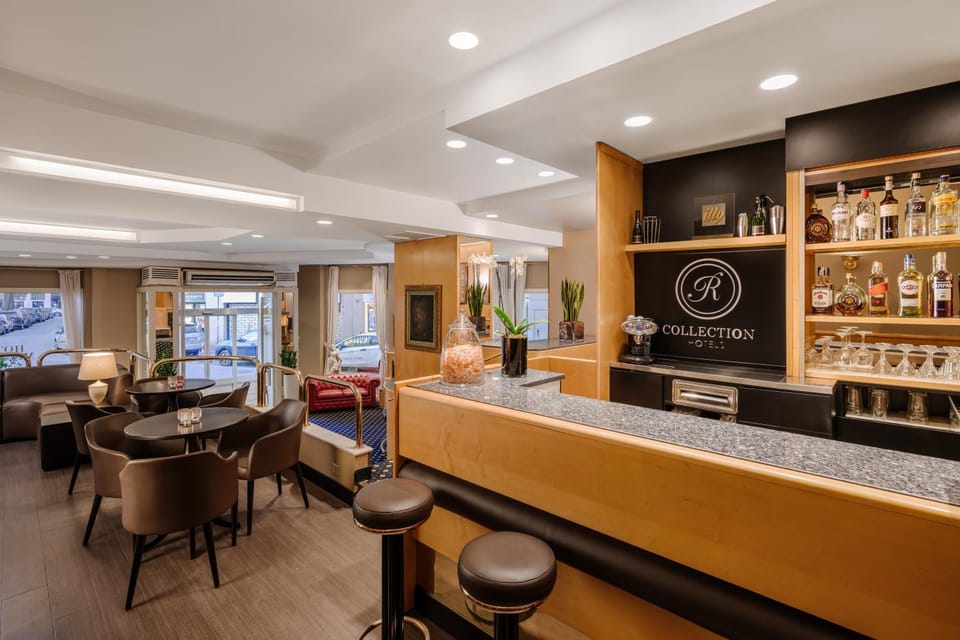 Restaurant/places to eat, Lounge or bar