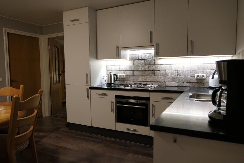 Coffee/tea facilities, Kitchen or kitchenette, Dining area, On site