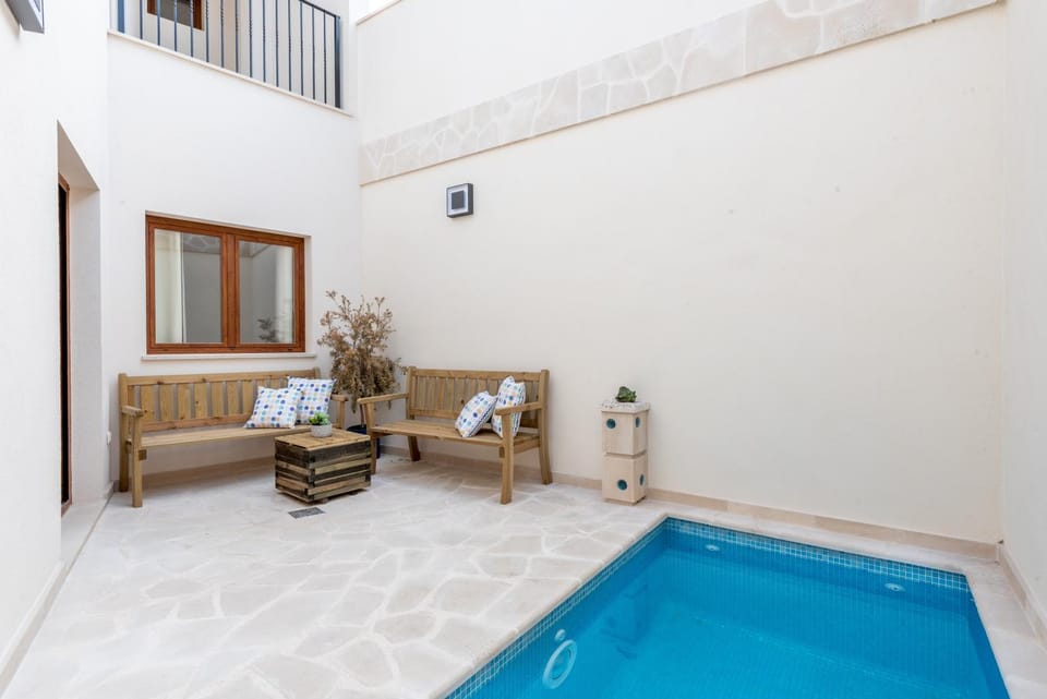 Living room, Swimming pool