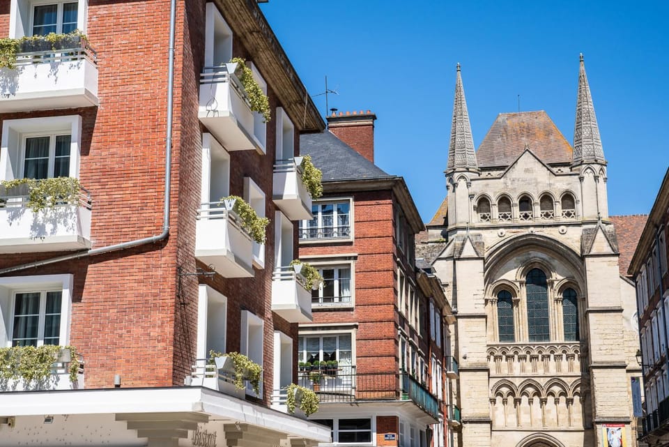 Facade/entrance, Landmark view