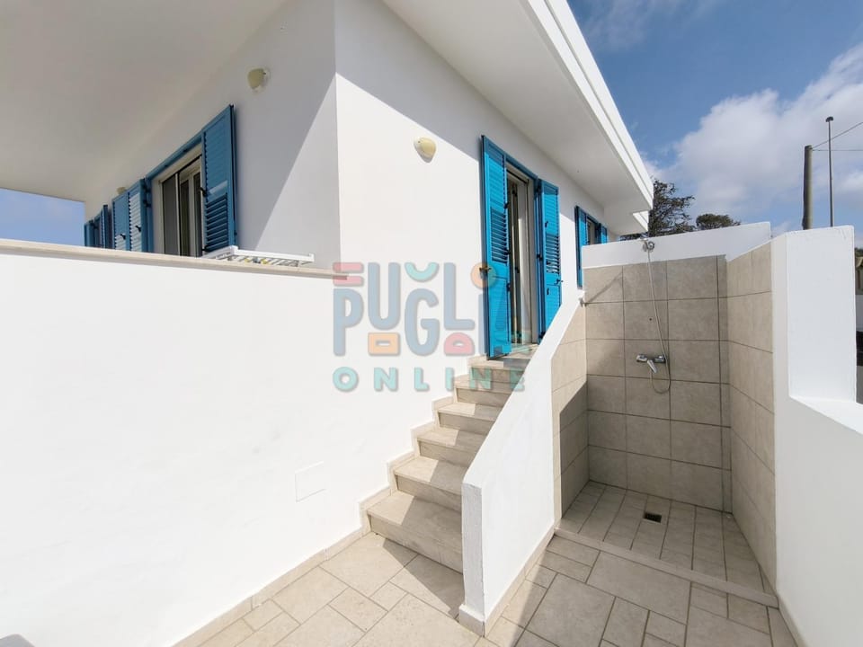 Shower, Property building, Day