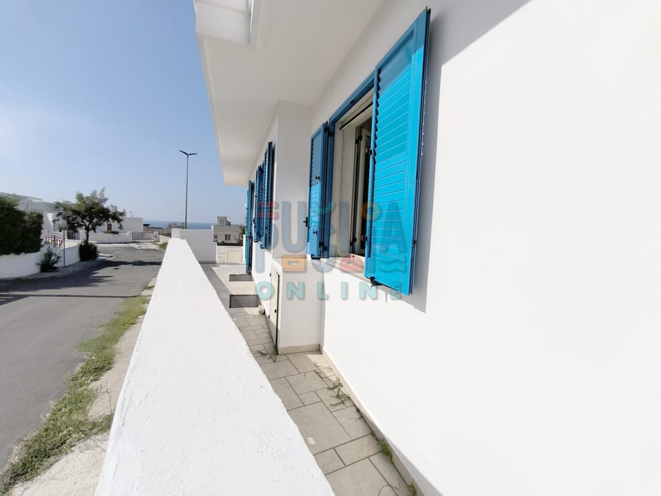 Property building, Day, Neighbourhood, Balcony/Terrace, Street view
