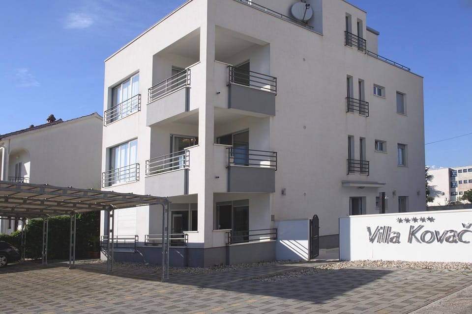 Property building, Facade/entrance, Property logo or sign