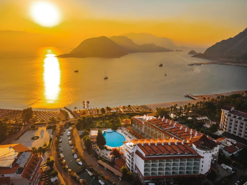 Property building, Nearby landmark, Natural landscape, Bird's eye view, View (from property/room), Landmark view, Sea view, Sunset