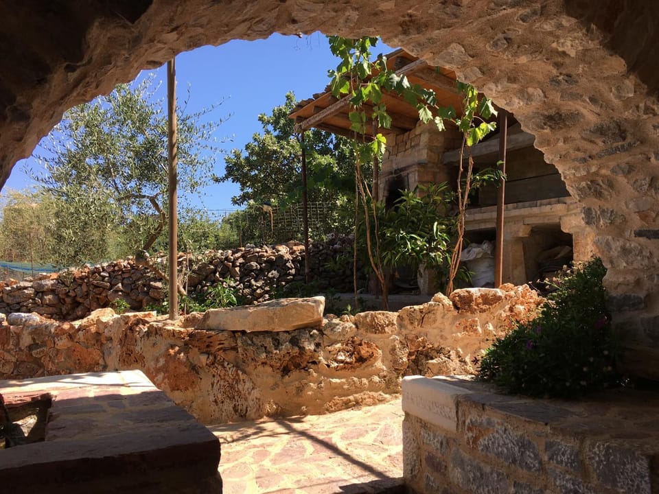 Find your peace in a traditional country house!! Apartment in Peloponnese Region