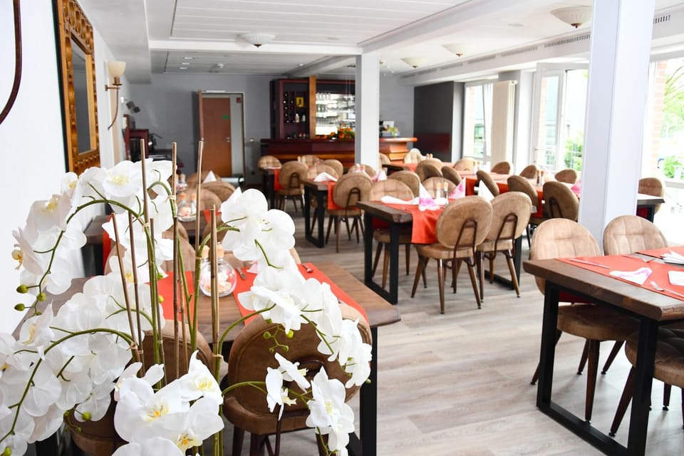 Restaurant/places to eat, Seating area