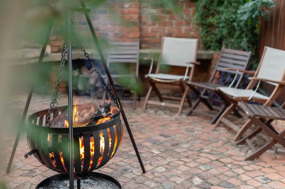 BBQ facilities, Balcony/Terrace, Area and facilities, flat iron, Internal: Not applicable to any particular room