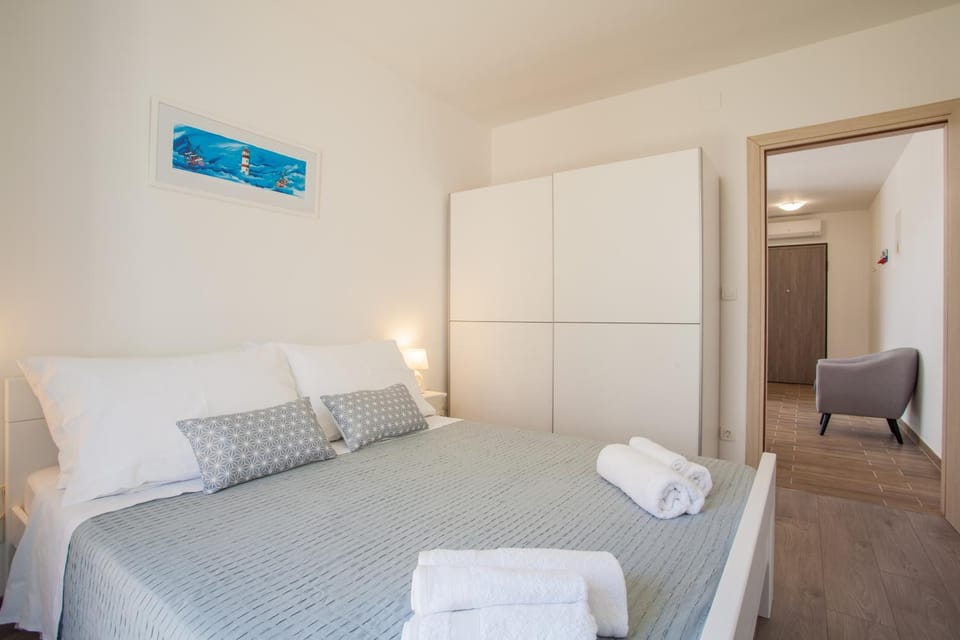 Bed, Other, Decorative detail, Bedroom