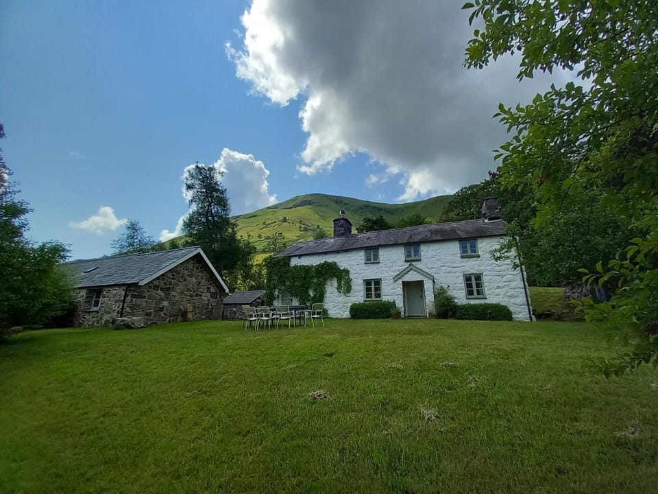 Gesail Barn and Farmhouse House in Wales