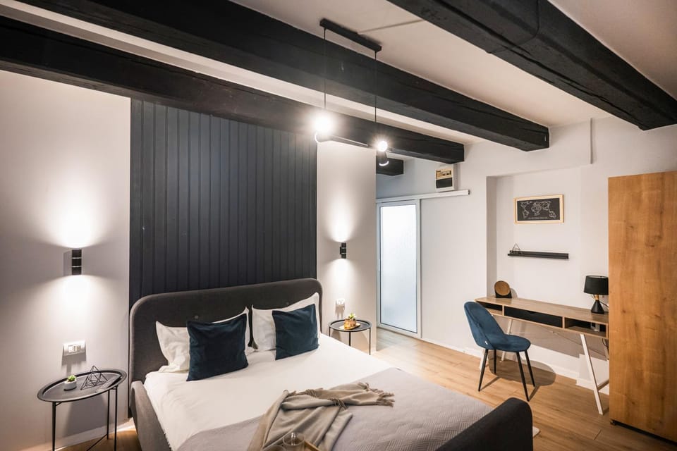 Shower, Bed, TV and multimedia, Coffee/tea facilities, View (from property/room), View (from property/room), Kitchen or kitchenette, Photo of the whole room, Business facilities, Seating area, Dining area, Bedroom, heating, heating, wardrobe, air conditioner