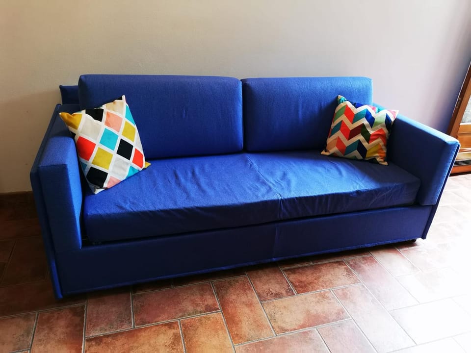 Living room, Seating area, bunk bed