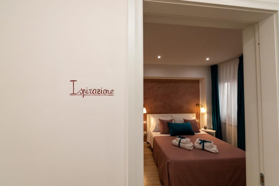 Bedroom, Breakfast, towels