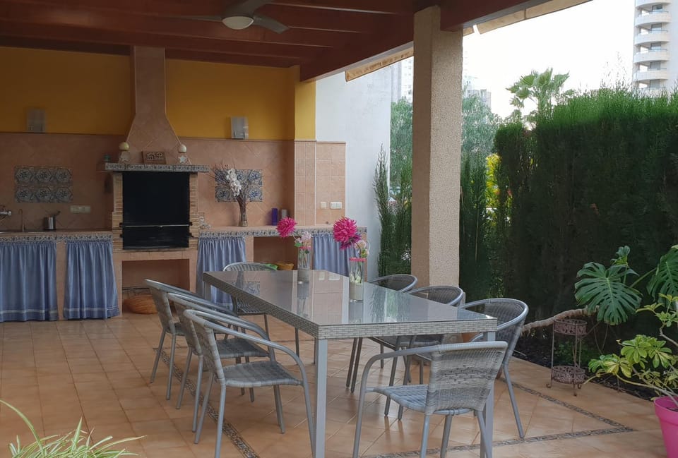 BBQ facilities, Dining area