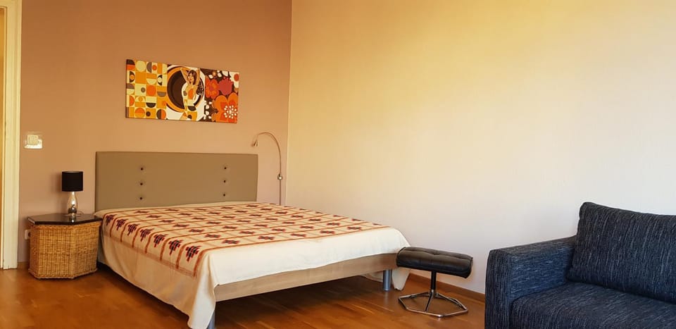 Bed, Living room