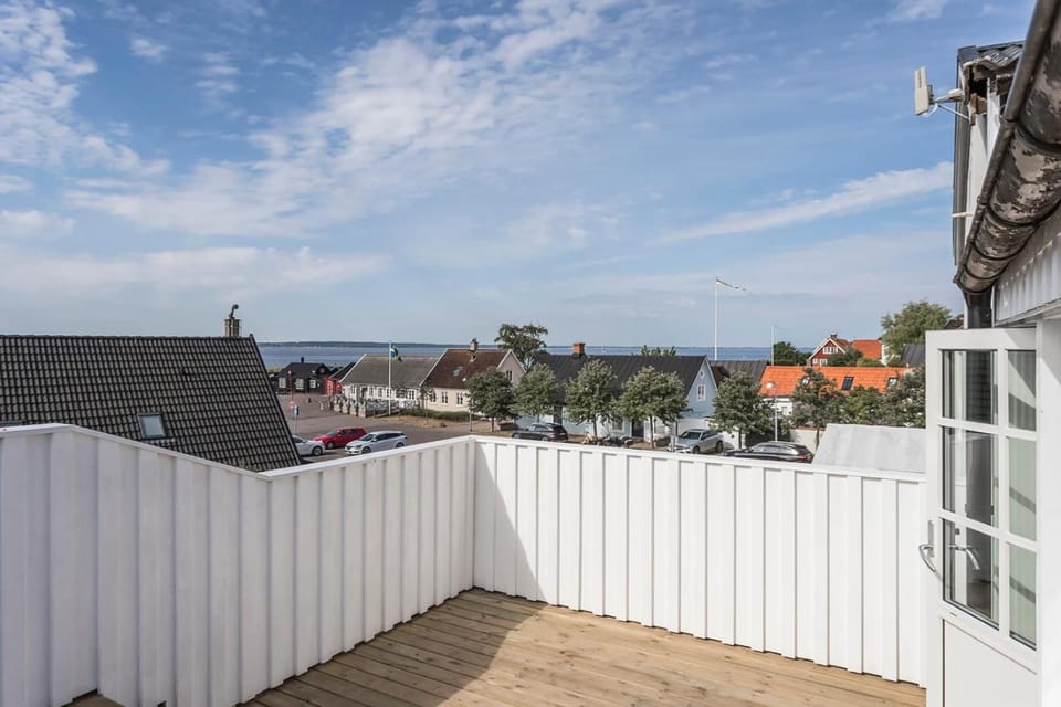 Property building, Day, View (from property/room), Balcony/Terrace, City view, Sea view
