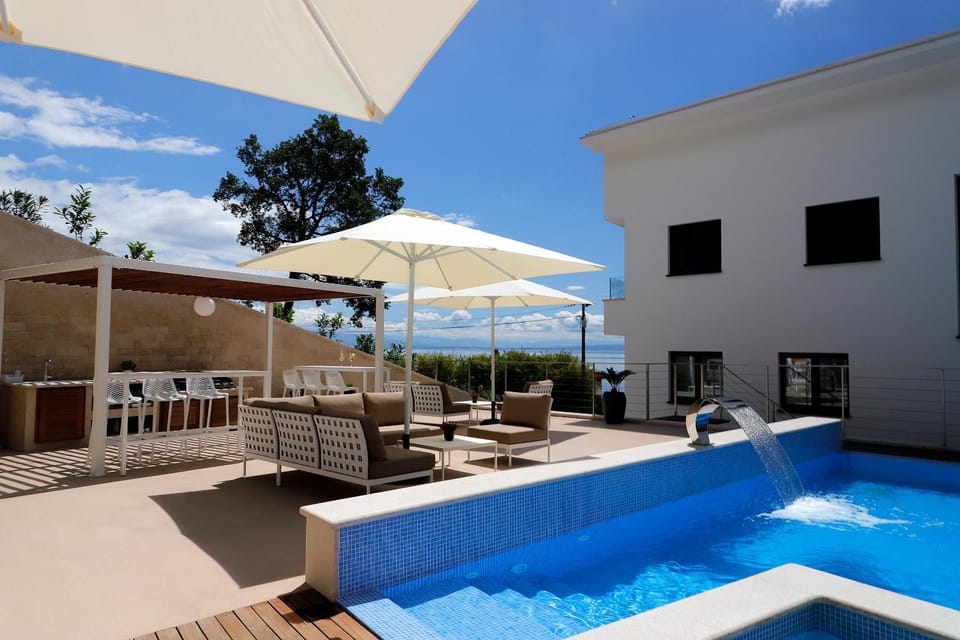 MODENA MARIS-heated pool-grill-relax-jacuzzi apartments Apartment in Primorje-Gorski Kotar County