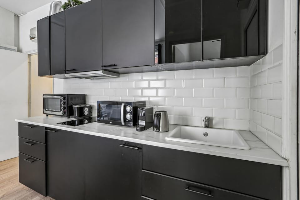 Coffee/tea facilities, Kitchen or kitchenette, minibar, oven, stove, toaster