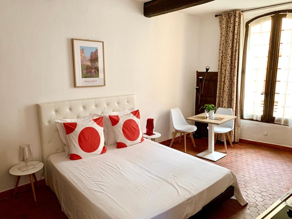 le 1835, studio rouge-Corail Apartment in Provence-Alpes-Côte d'Azur