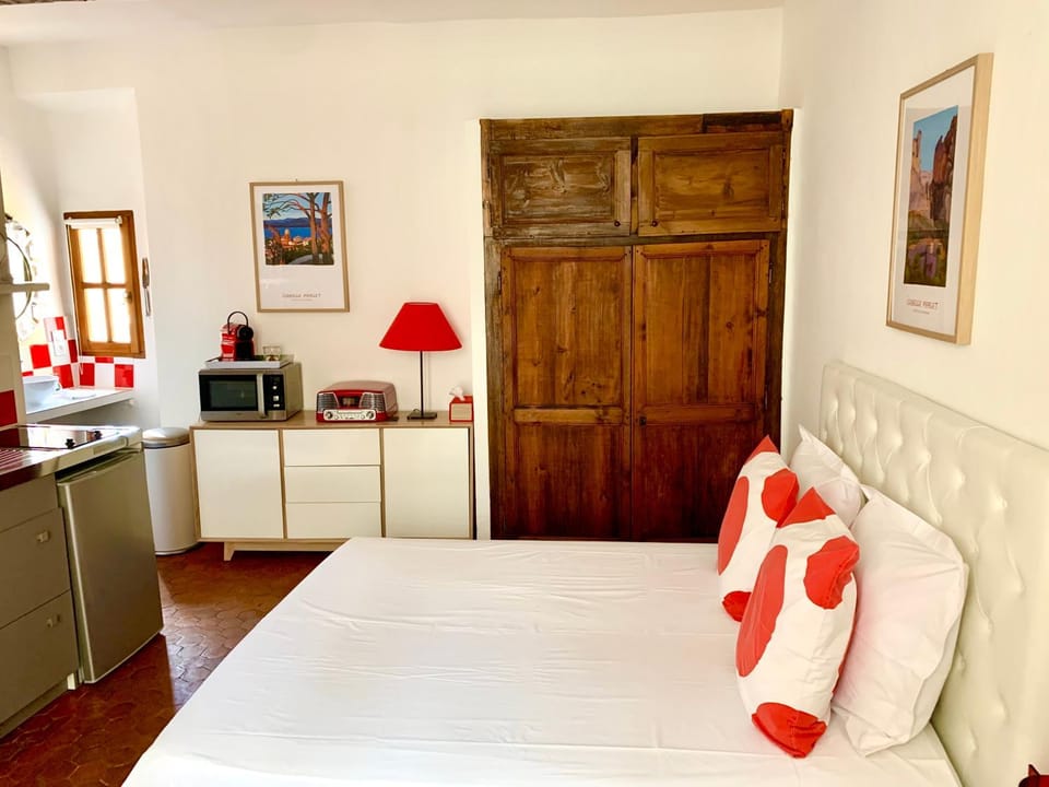 le 1835, studio rouge-Corail Apartment in Provence-Alpes-Côte d'Azur