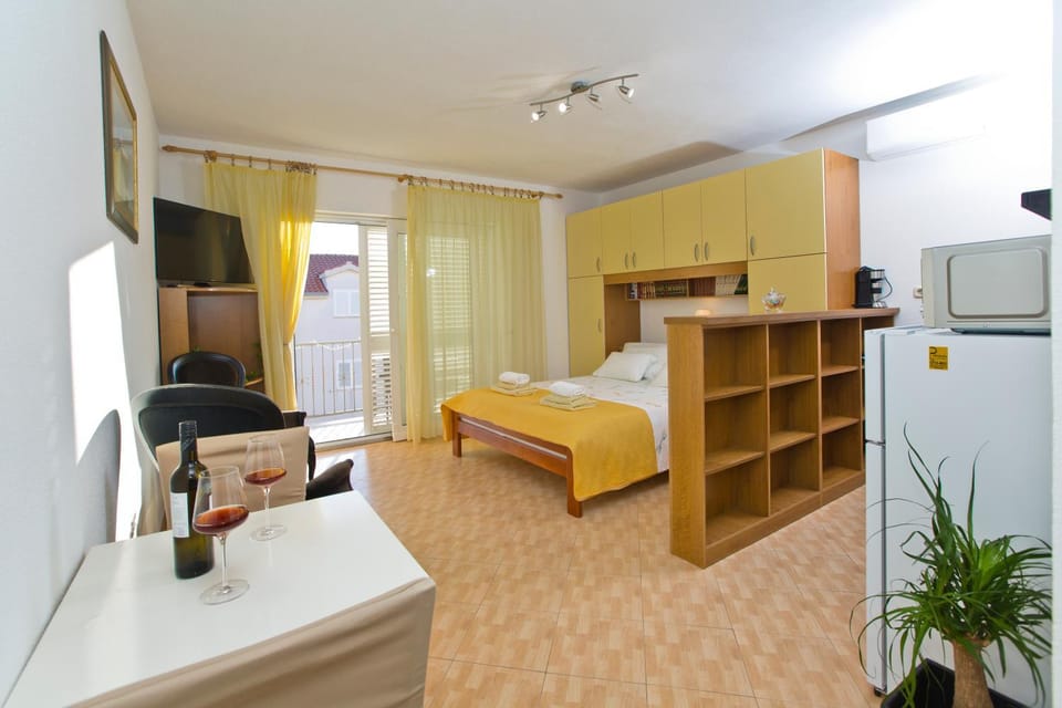 Seating area, Bedroom