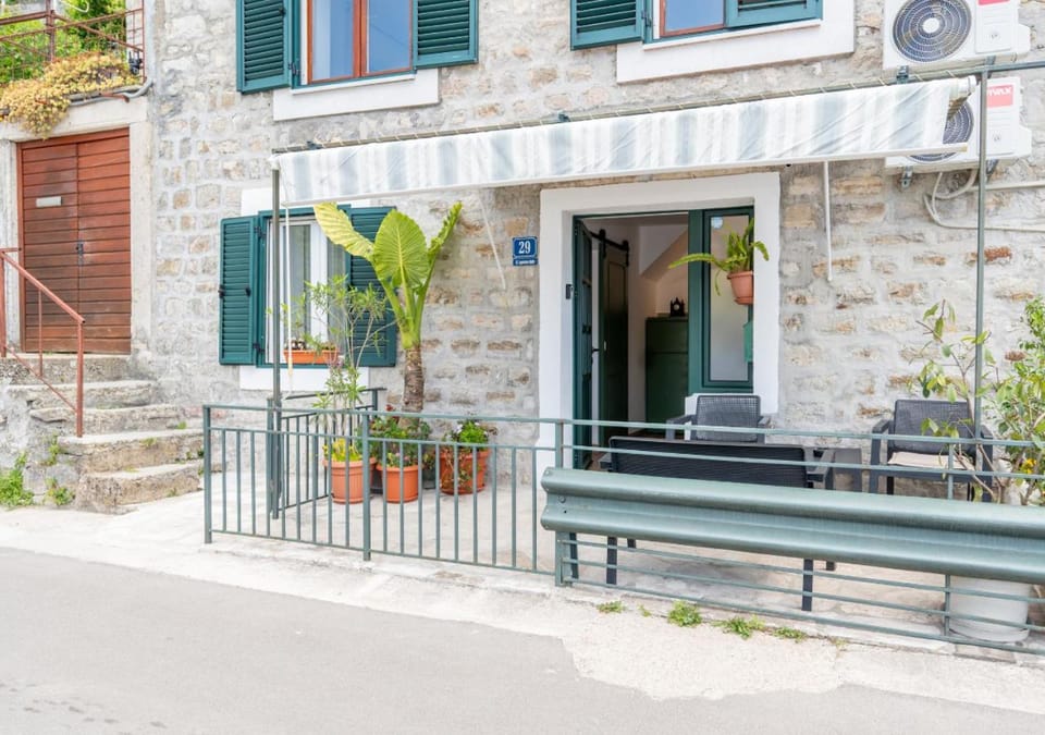 Property building, Balcony/Terrace