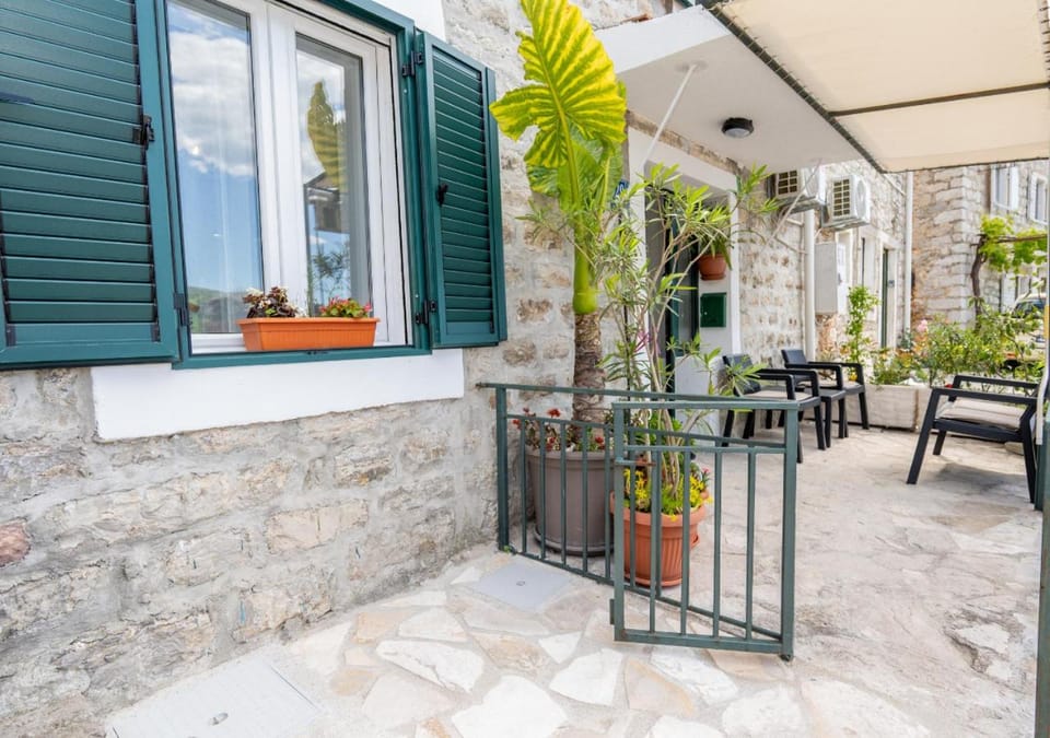 Property building, Balcony/Terrace