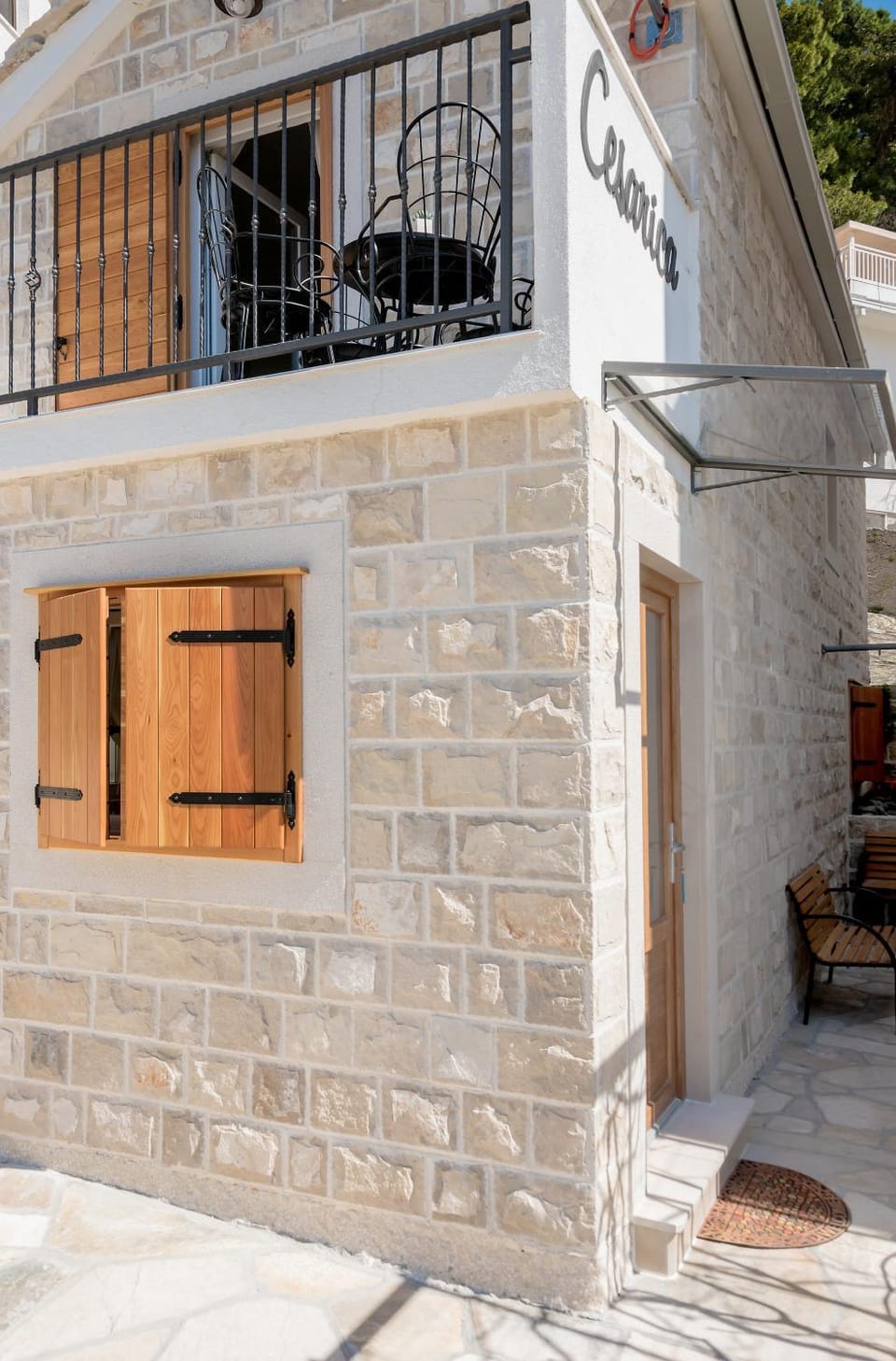 Facade/entrance