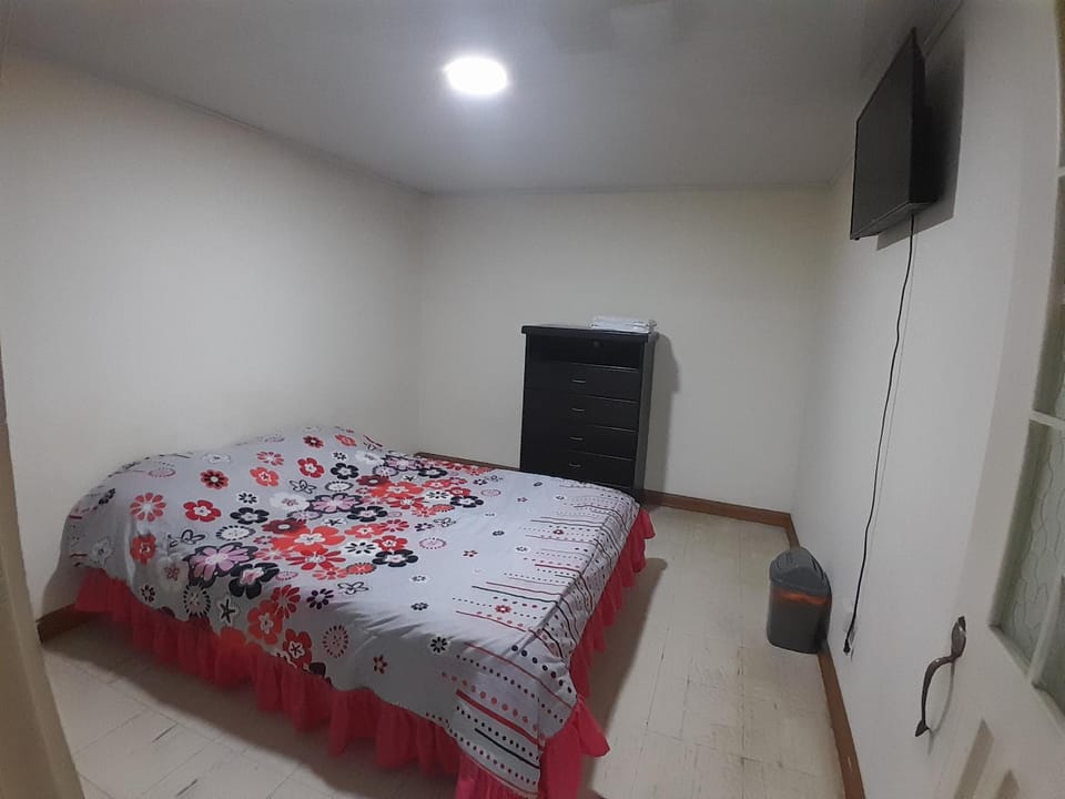 Photo of the whole room, Bedroom