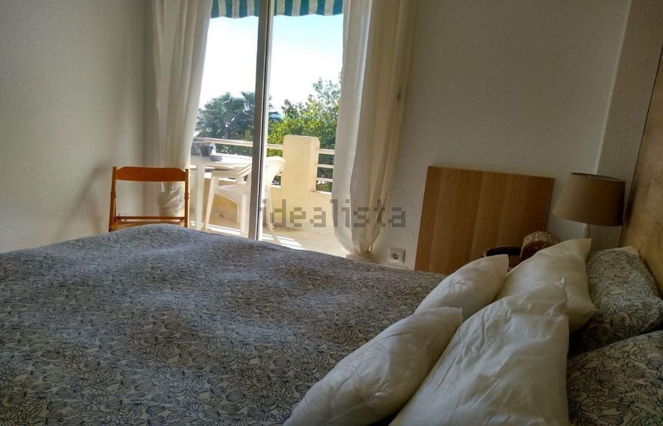 Bed, Balcony/Terrace, Photo of the whole room, Bedroom