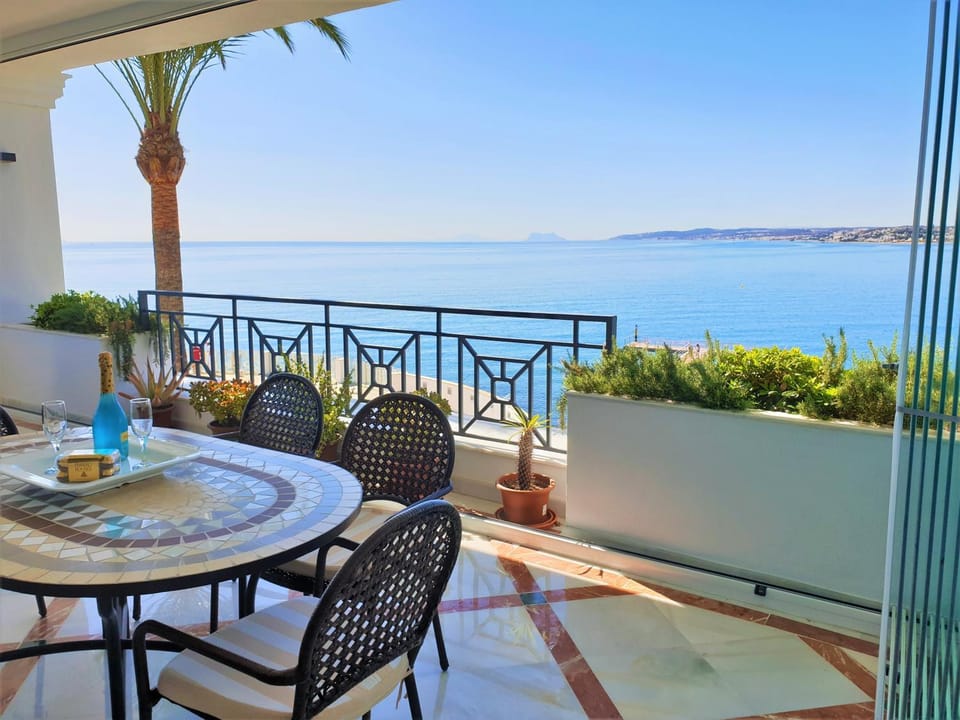 LUXURY APARTMENT FRONTAL TO THE SEA IN ESTEPONA DONCELLA BEACH Apartment in Costa del Sol