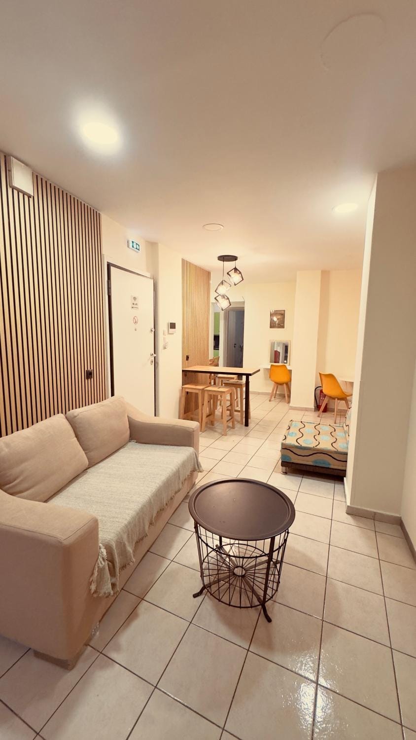 Kitchen or kitchenette, Living room, Seating area, Dining area, air conditioner