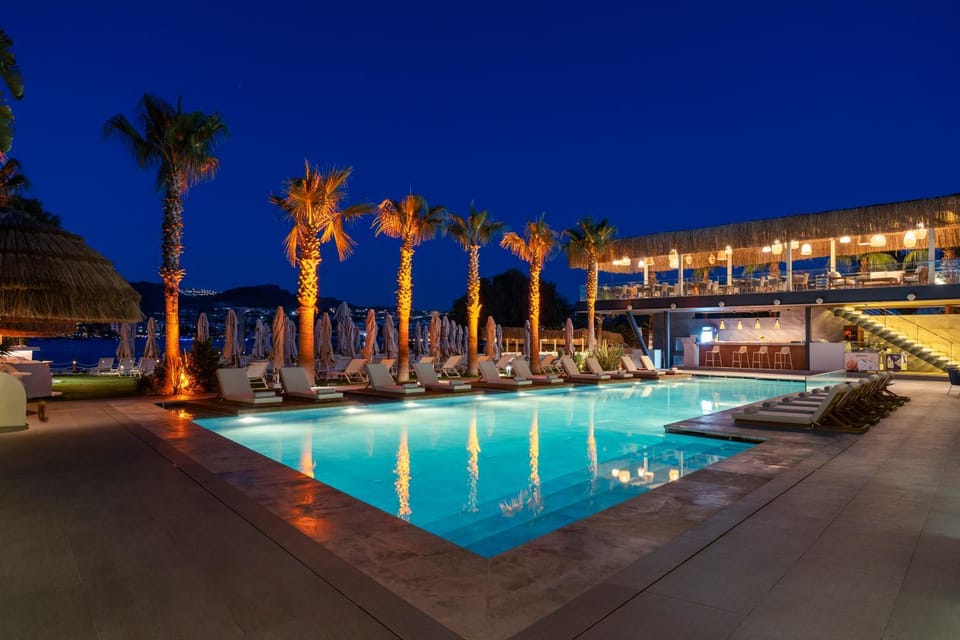 Night, Pool view, Swimming pool, sunbed