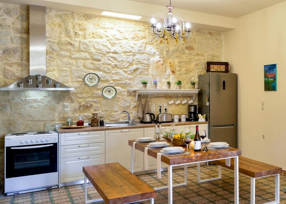 Kitchen or kitchenette, Dining area, Food, oven, stove, toaster
