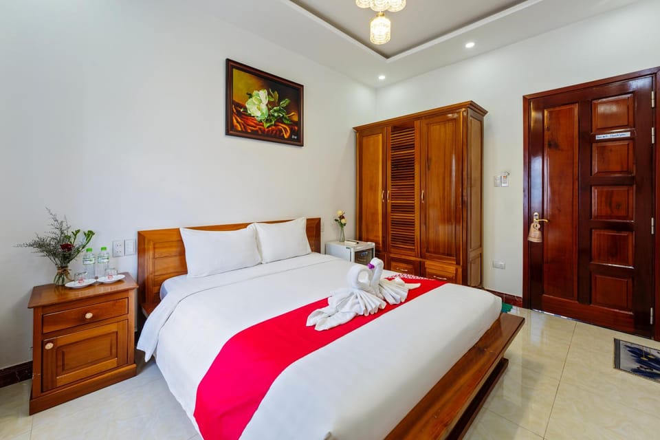 Photo of the whole room, Bedroom, towels, wardrobe