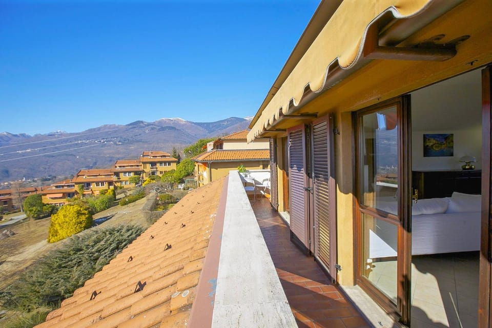 Balcony/Terrace, Mountain view