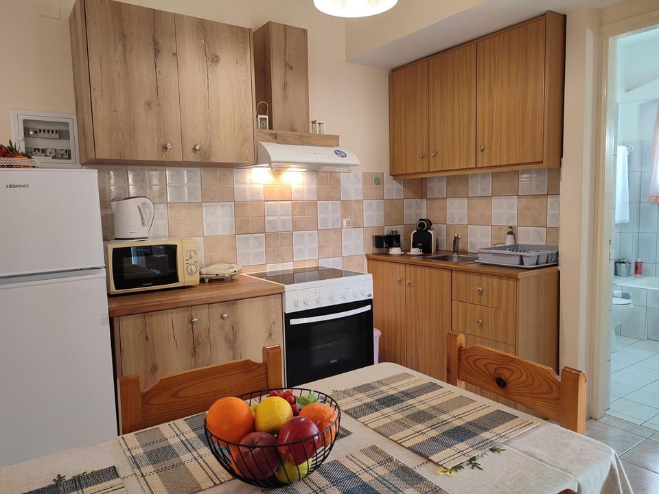 Kitchen or kitchenette, Dining area, minibar, pet friendly, stove