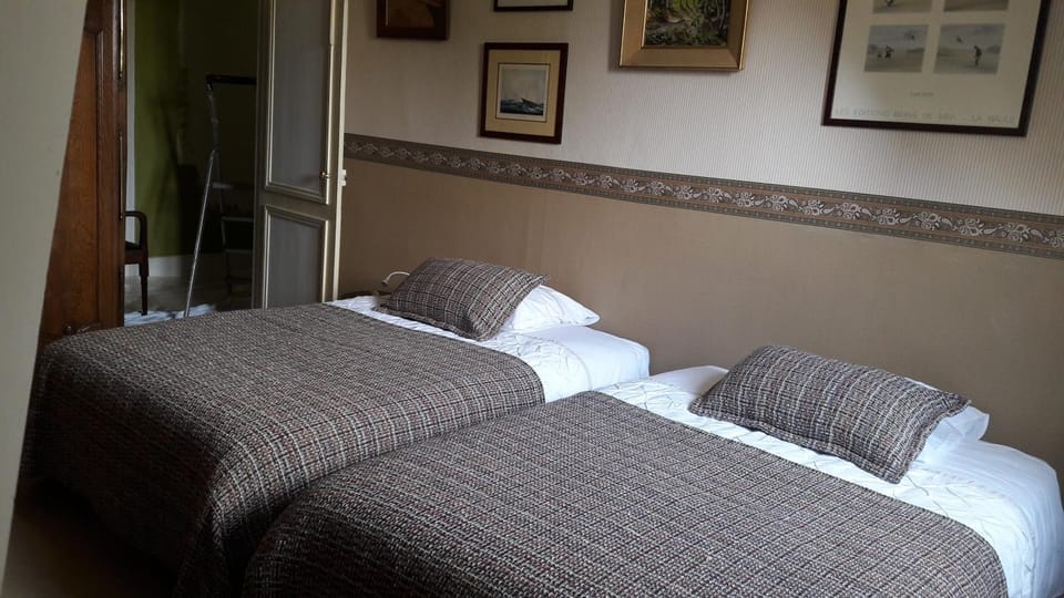 Demeure centre village Bed and Breakfast in Île-de-France