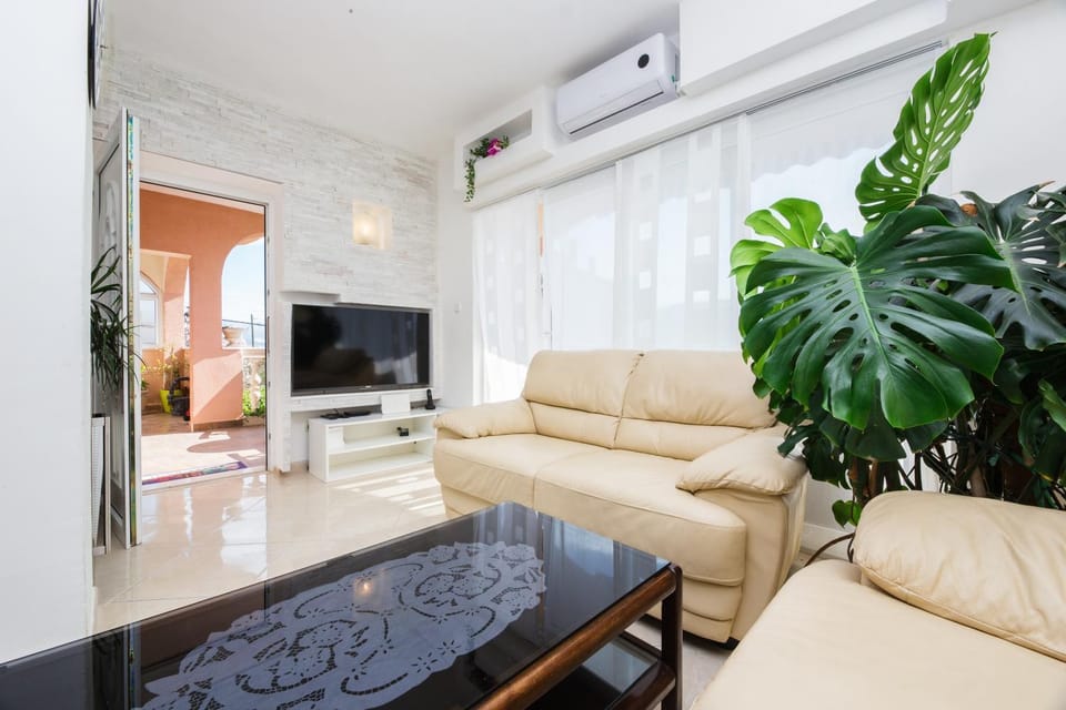 Deluxe New Kastela Agneza Apartment near SplitAirport House in Šibenik-Knin County, Croatia