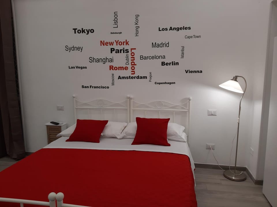 Bed, Photo of the whole room, Bedroom, locker