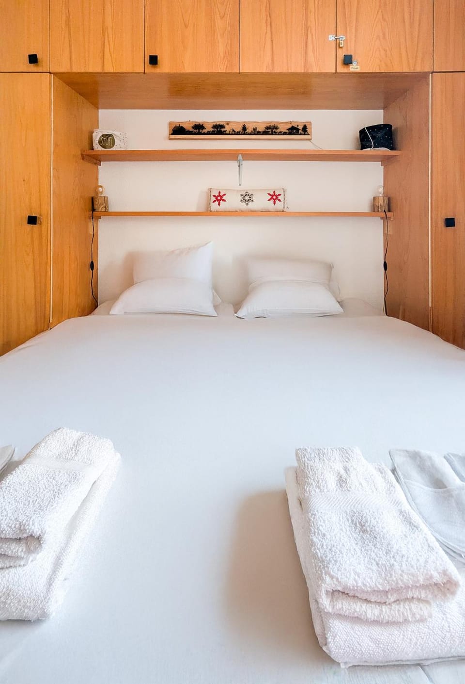 Bed, Bedroom, towels, wardrobe