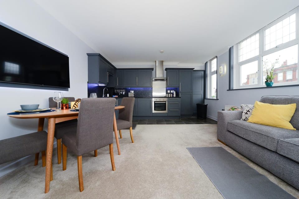 TV and multimedia, Living room, Seating area, Dining area