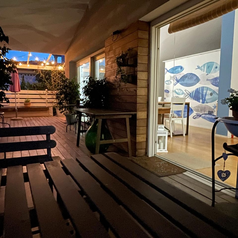View (from property/room), Balcony/Terrace, Living room